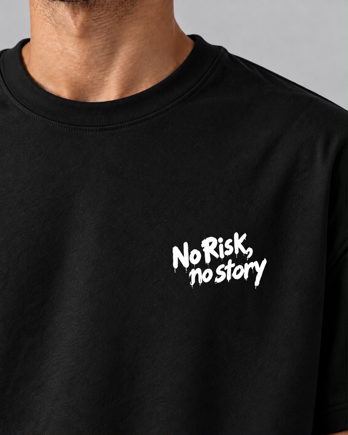 T-shirt Spoon Kid noir NO TIME, gros plan du logo poitrine