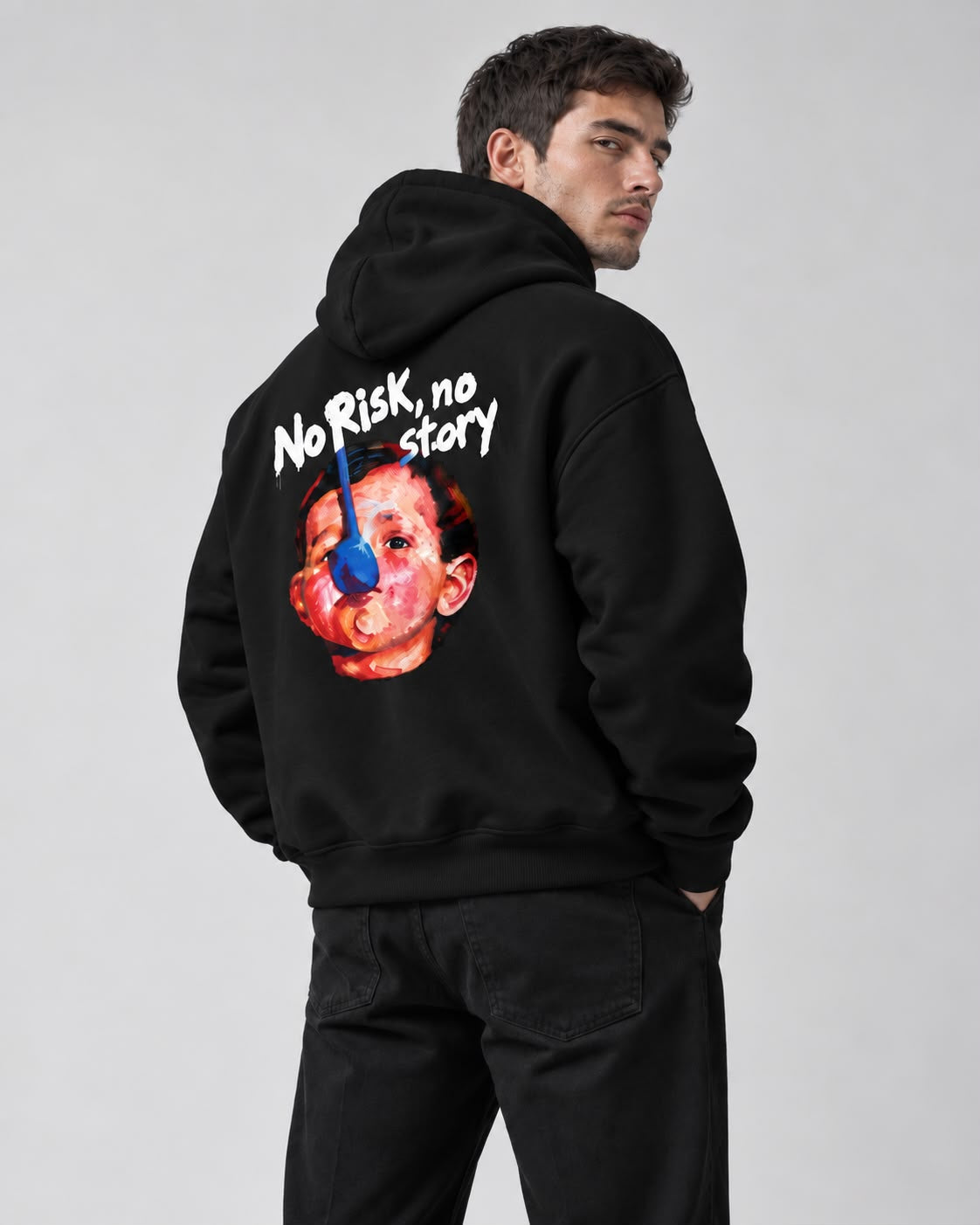 Hoodie Spoon Kid noir NO TIME, vue de dos trois-quarts portée